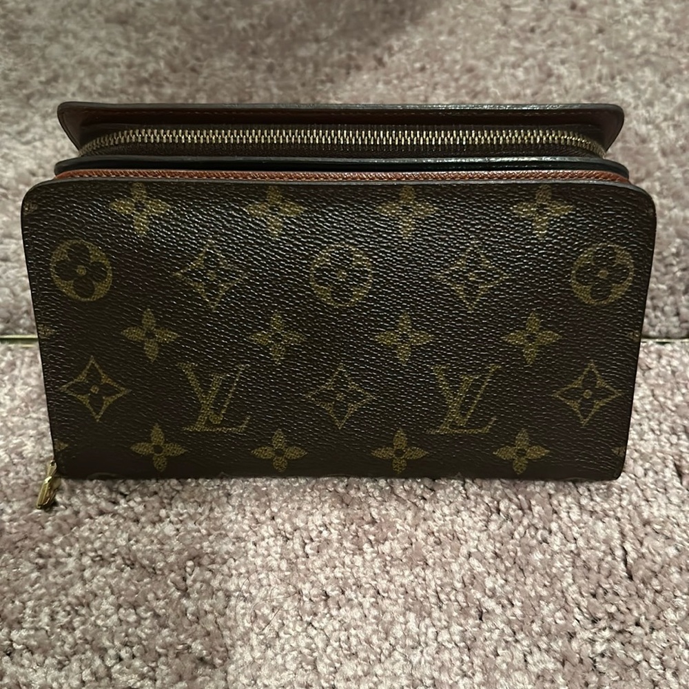 Louis Vuitton Zipper Wallet